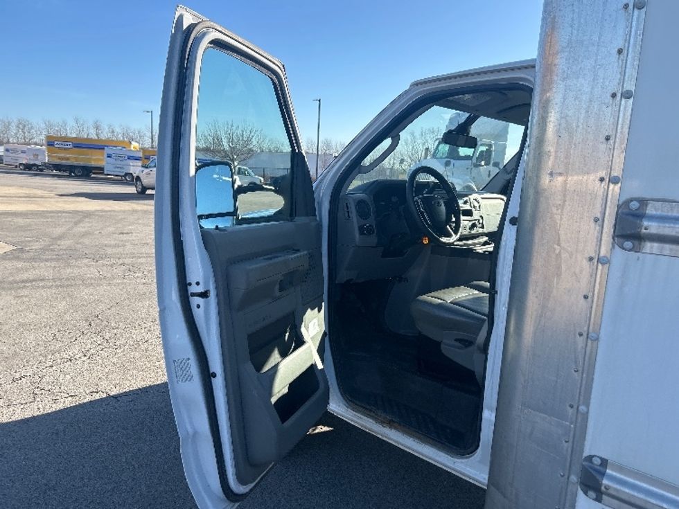 Light Duty Box Truck-Light and Medium Duty Trucks-Ford-2022-E350-Zelienople-PA-74,788\n\t\tmiles-$ 32,750 - Image 15