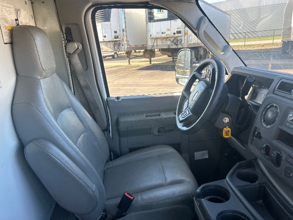 Light Duty Box Truck-Light and Medium Duty Trucks-Ford-2022-E350-Zelienople-PA-74,788\n\t\tmiles-$ 32,750 - Image 21