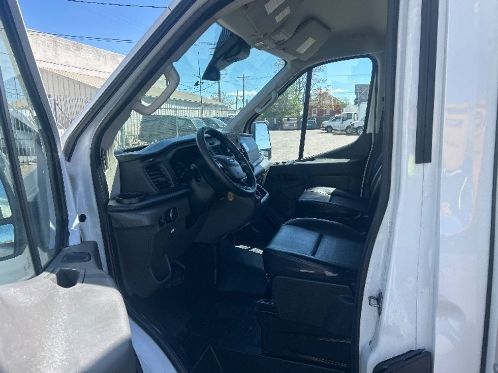 Light Duty Box Truck-Light and Medium Duty Trucks-Ford-2022-Transit 350-Denver-CO-87,287\n\t\tmiles-$ 32,500 - Image 16