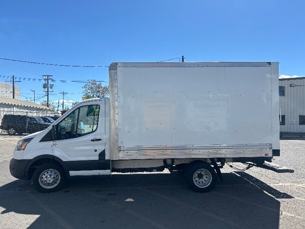 Light Duty Box Truck-Light and Medium Duty Trucks-Ford-2022-Transit 350-Denver-CO-87,287\n\t\tmiles-$ 32,500 - Image 4