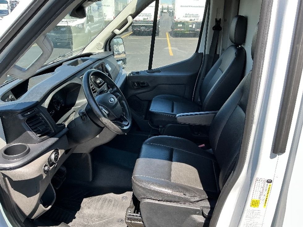 Light Duty Box Truck-Light and Medium Duty Trucks-Ford-2022-Transit 350-Denver-CO-92,233\n\t\tmiles-$ 28,750 - Image 19