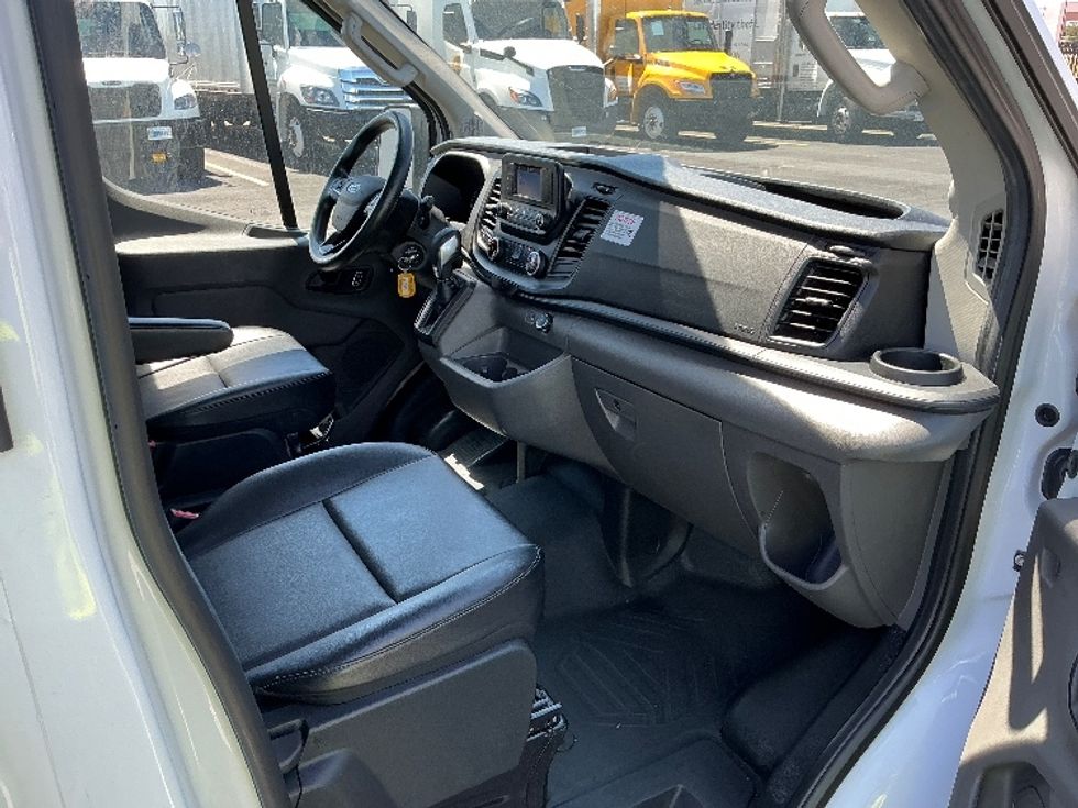 Light Duty Box Truck-Light and Medium Duty Trucks-Ford-2022-Transit 350-Denver-CO-92,233\n\t\tmiles-$ 28,750 - Image 21