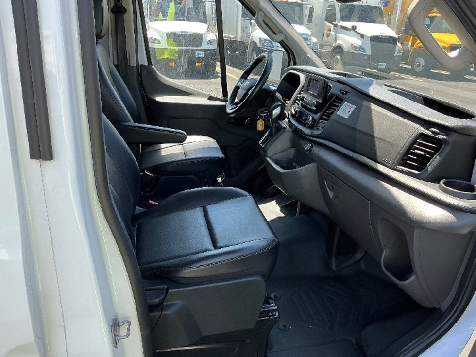 Light Duty Box Truck-Light and Medium Duty Trucks-Ford-2022-Transit 350-Denver-CO-92,233\n\t\tmiles-$ 28,750 - Image 22
