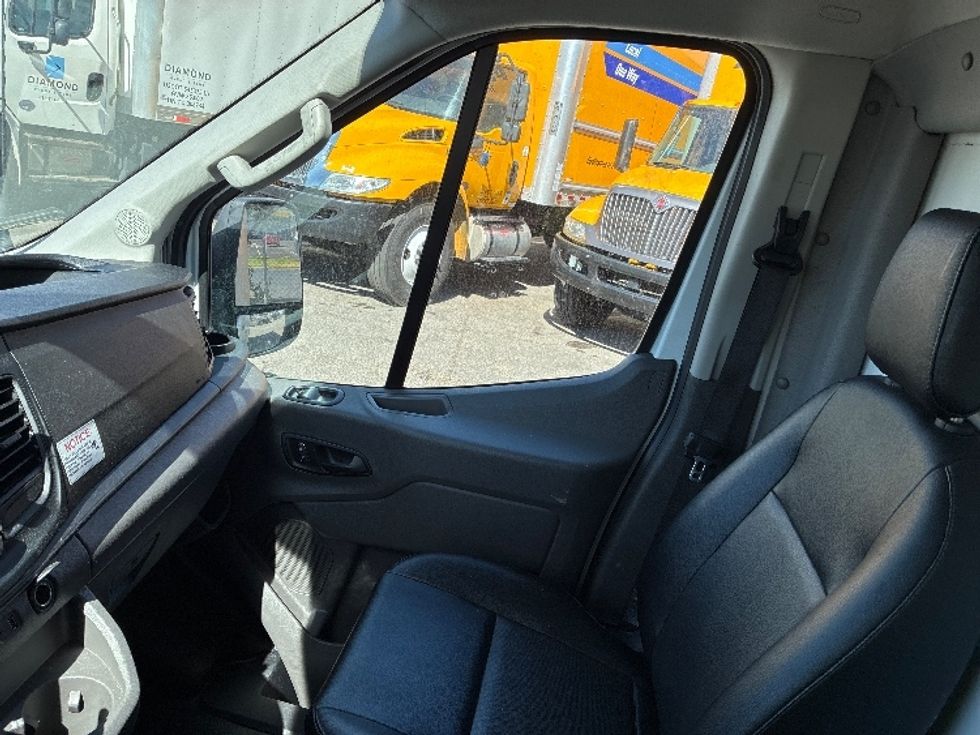 Light Duty Box Truck-Light and Medium Duty Trucks-Ford-2022-Transit 350-Lindon-UT-86,421\n\t\tmiles-$ 31,250 - Image 19