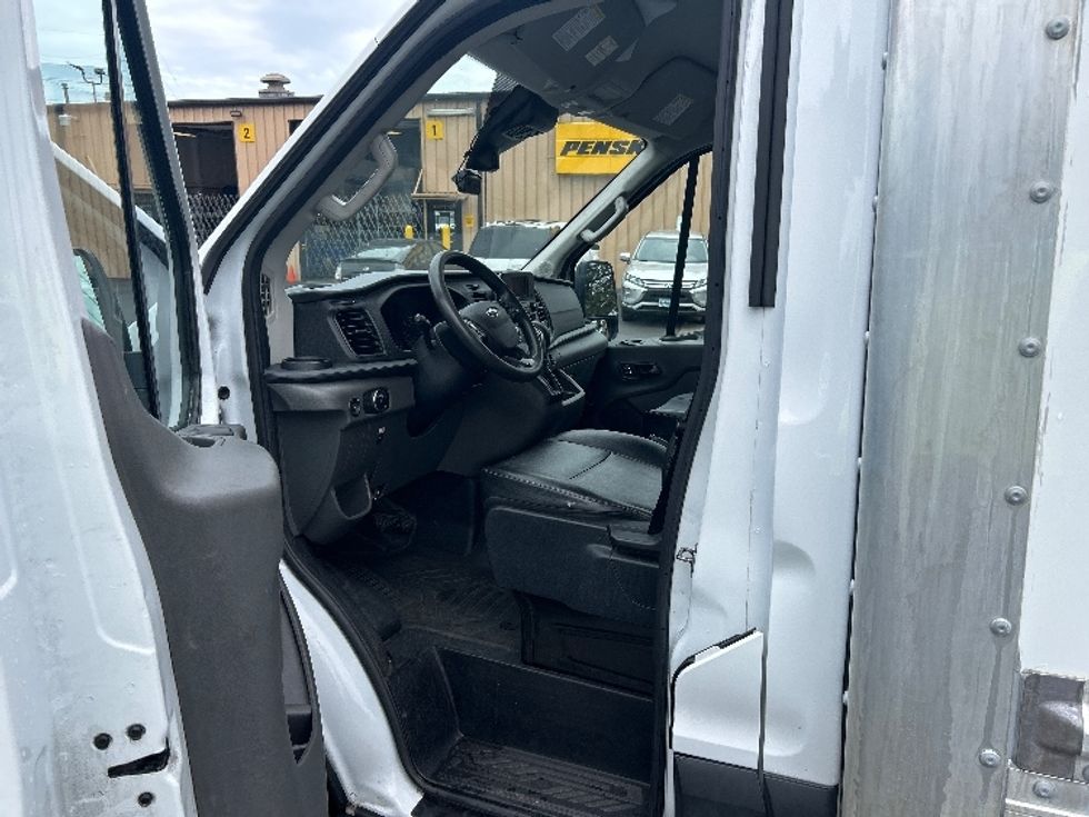 Light Duty Box Truck-Light and Medium Duty Trucks-Ford-2022-Transit 350-Portland-OR-132,573\n\t\tmiles-$ 25,250 - Image 15