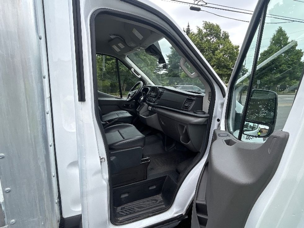 Light Duty Box Truck-Light and Medium Duty Trucks-Ford-2022-Transit 350-Portland-OR-132,573\n\t\tmiles-$ 25,250 - Image 19