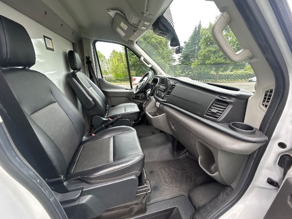 Light Duty Box Truck-Light and Medium Duty Trucks-Ford-2022-Transit 350-Portland-OR-132,573\n\t\tmiles-$ 25,250 - Image 21