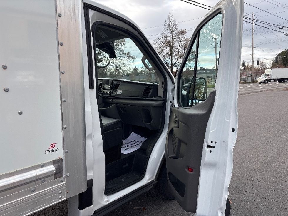 Light Duty Box Truck-Light and Medium Duty Trucks-Ford-2022-Transit 350-Portland-OR-142,480\n\t\tmiles-$ 20,500 - Image 20