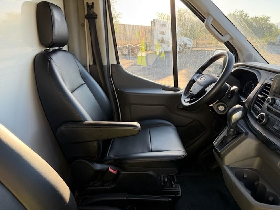 Light Duty Box Truck-Light and Medium Duty Trucks-Ford-2022-Transit 350-Salt Lake City-UT-146,299\n\t\tmiles-$ 22,750 - Image 21
