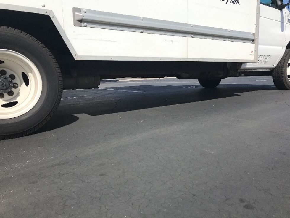 Light Duty Box Truck-Light and Medium Duty Trucks-Ford-2023-E350-Anaheim-CA-89,464\n\t\tmiles-$ 35,250 - Image 14