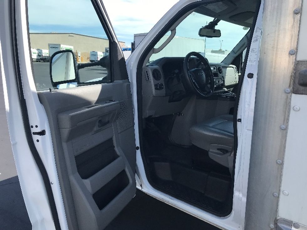 Light Duty Box Truck-Light and Medium Duty Trucks-Ford-2023-E350-Anaheim-CA-89,464\n\t\tmiles-$ 35,250 - Image 16