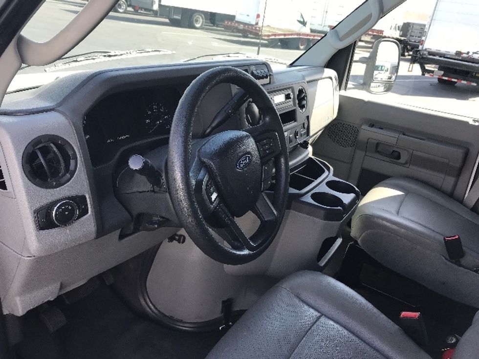 Light Duty Box Truck-Light and Medium Duty Trucks-Ford-2023-E350-Anaheim-CA-89,464\n\t\tmiles-$ 35,250 - Image 17