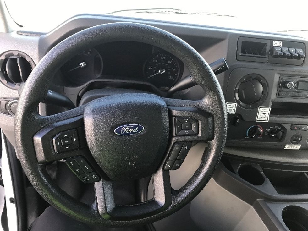 Light Duty Box Truck-Light and Medium Duty Trucks-Ford-2023-E350-Anaheim-CA-89,464\n\t\tmiles-$ 35,250 - Image 18