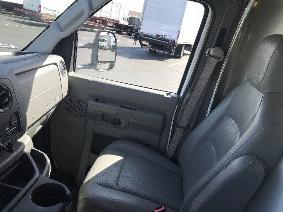 Light Duty Box Truck-Light and Medium Duty Trucks-Ford-2023-E350-Anaheim-CA-89,464\n\t\tmiles-$ 35,250 - Image 19