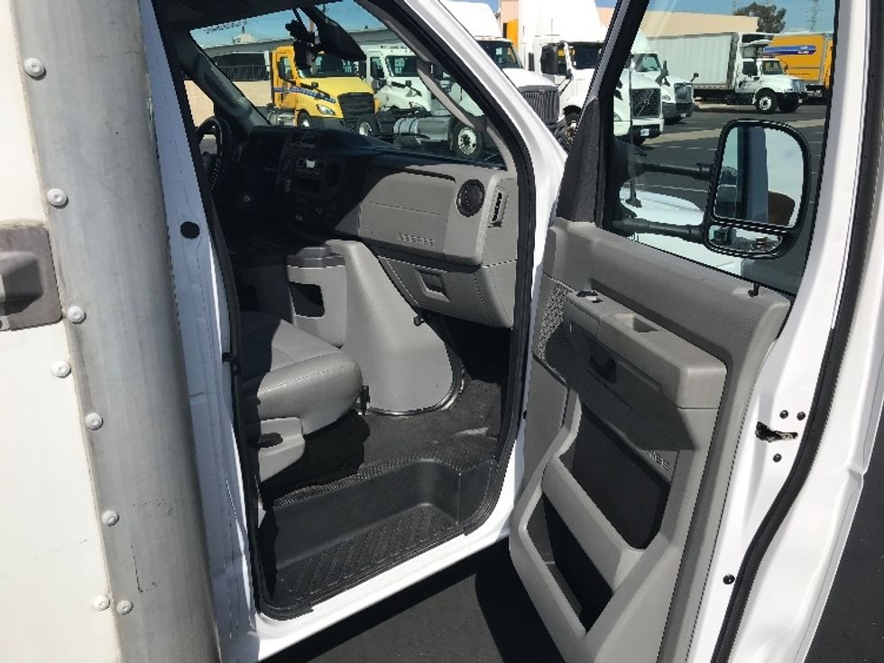 Light Duty Box Truck-Light and Medium Duty Trucks-Ford-2023-E350-Anaheim-CA-89,464\n\t\tmiles-$ 35,250 - Image 20