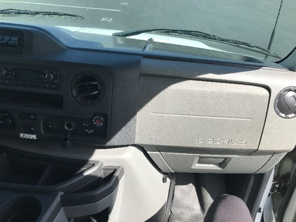 Light Duty Box Truck-Light and Medium Duty Trucks-Ford-2023-E350-Anaheim-CA-89,464\n\t\tmiles-$ 35,250 - Image 21