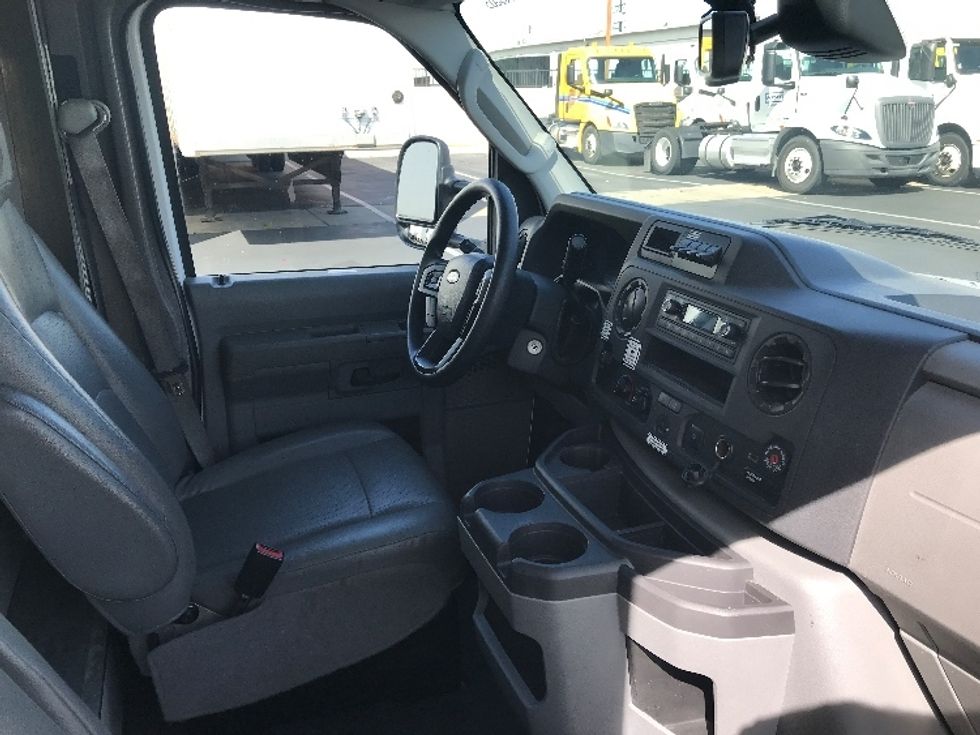 Light Duty Box Truck-Light and Medium Duty Trucks-Ford-2023-E350-Anaheim-CA-89,464\n\t\tmiles-$ 35,250 - Image 22