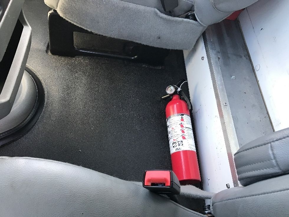 Light Duty Box Truck-Light and Medium Duty Trucks-Ford-2023-E350-Anaheim-CA-89,464\n\t\tmiles-$ 35,250 - Image 25