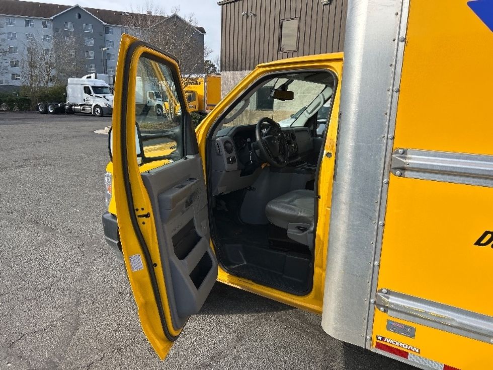 Light Duty Box Truck-Light and Medium Duty Trucks-Ford-2023-E350-Chesapeake-VA-113,597\n\t\tmiles-$ 27,000 - Image 14