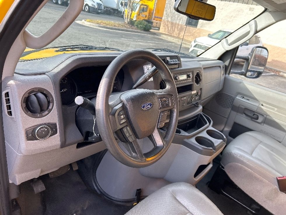 Light Duty Box Truck-Light and Medium Duty Trucks-Ford-2023-E350-Chesapeake-VA-113,597\n\t\tmiles-$ 27,000 - Image 15