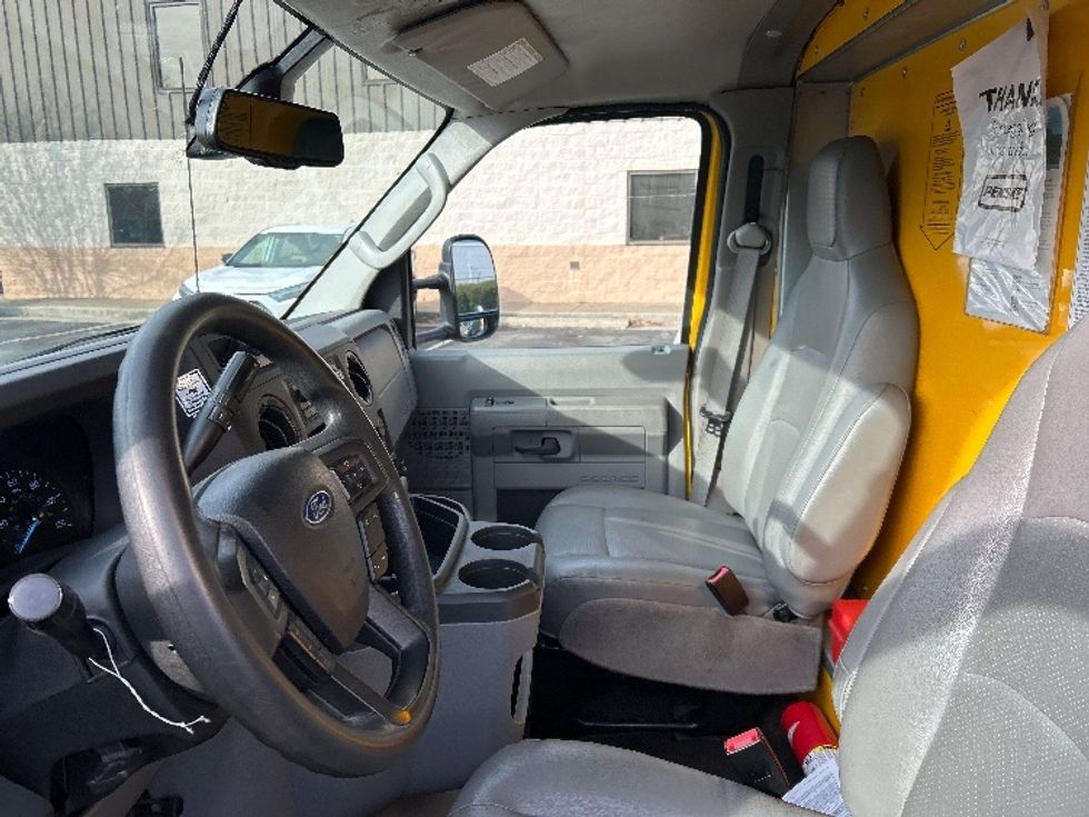 Light Duty Box Truck-Light and Medium Duty Trucks-Ford-2023-E350-Chesapeake-VA-113,597\n\t\tmiles-$ 27,000 - Image 17