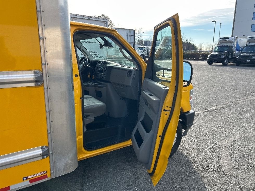 Light Duty Box Truck-Light and Medium Duty Trucks-Ford-2023-E350-Chesapeake-VA-113,597\n\t\tmiles-$ 27,000 - Image 18