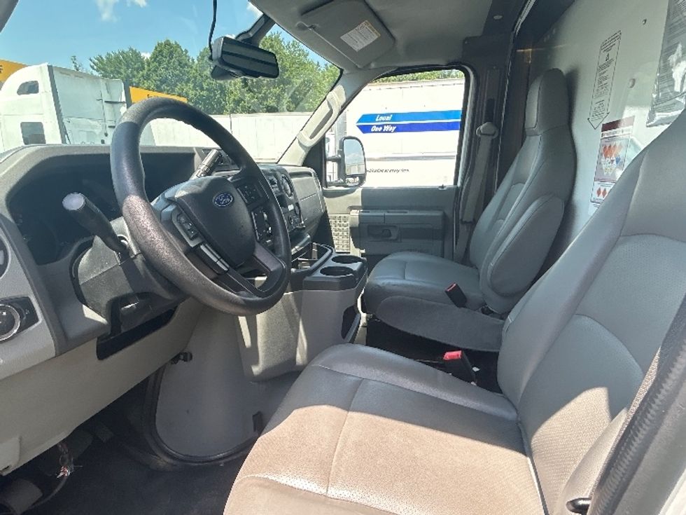 Light Duty Box Truck-Light and Medium Duty Trucks-Ford-2023-E350-Cranbury-NJ-24,942\n\t\tmiles-$ 43,500 - Image 17