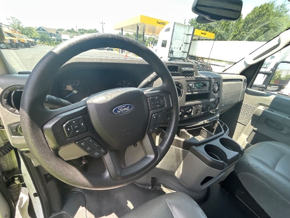 Light Duty Box Truck-Light and Medium Duty Trucks-Ford-2023-E350-Cranbury-NJ-24,942\n\t\tmiles-$ 43,500 - Image 18