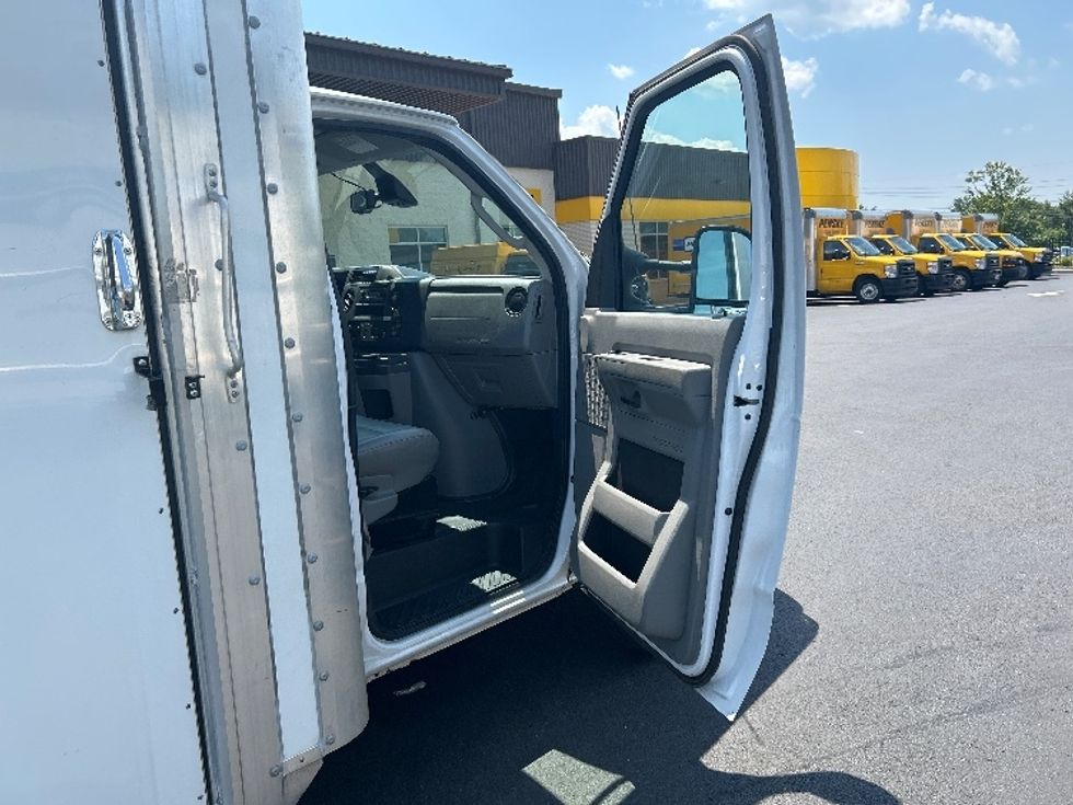 Light Duty Box Truck-Light and Medium Duty Trucks-Ford-2023-E350-Cranbury-NJ-24,942\n\t\tmiles-$ 43,500 - Image 20