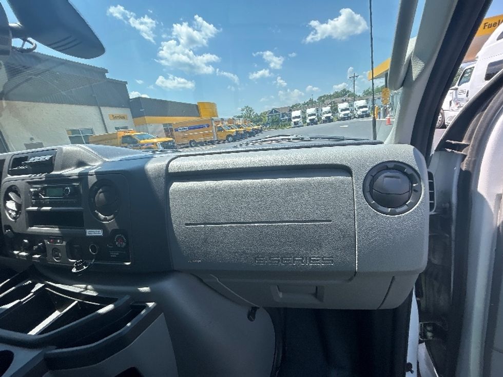 Light Duty Box Truck-Light and Medium Duty Trucks-Ford-2023-E350-Cranbury-NJ-24,942\n\t\tmiles-$ 43,500 - Image 21