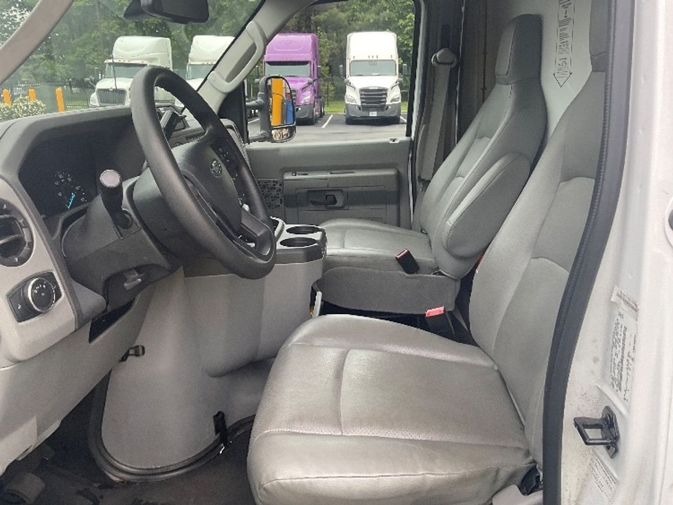 Light Duty Box Truck-Light and Medium Duty Trucks-Ford-2023-E350-Cranbury-NJ-26,632\n\t\tmiles-$ 43,500 - Image 17
