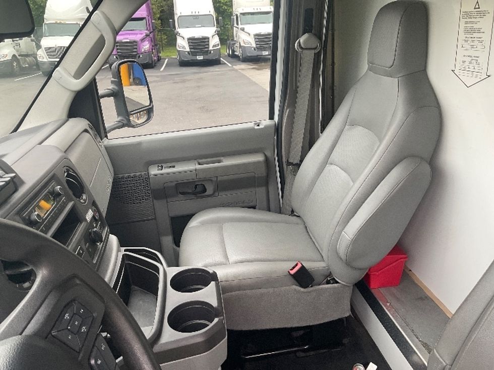 Light Duty Box Truck-Light and Medium Duty Trucks-Ford-2023-E350-Cranbury-NJ-26,632\n\t\tmiles-$ 43,500 - Image 19