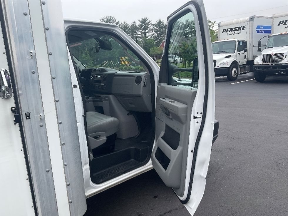 Light Duty Box Truck-Light and Medium Duty Trucks-Ford-2023-E350-Cranbury-NJ-26,632\n\t\tmiles-$ 43,500 - Image 20