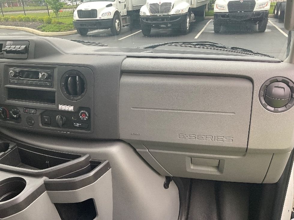 Light Duty Box Truck-Light and Medium Duty Trucks-Ford-2023-E350-Cranbury-NJ-26,632\n\t\tmiles-$ 43,500 - Image 21