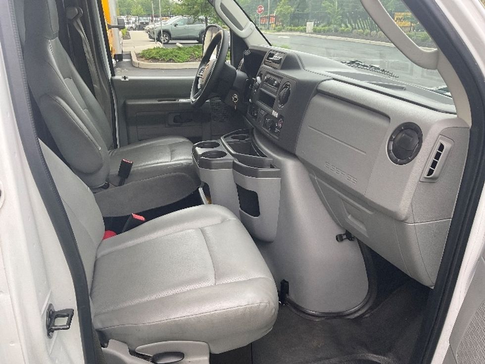 Light Duty Box Truck-Light and Medium Duty Trucks-Ford-2023-E350-Cranbury-NJ-26,632\n\t\tmiles-$ 43,500 - Image 22