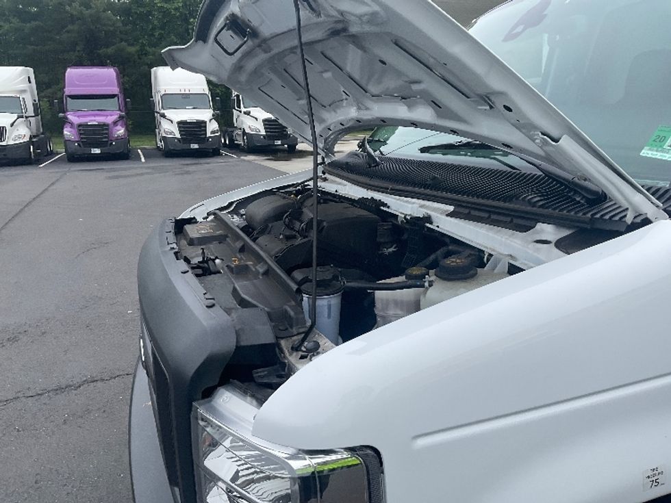 Light Duty Box Truck-Light and Medium Duty Trucks-Ford-2023-E350-Cranbury-NJ-26,632\n\t\tmiles-$ 43,500 - Image 24