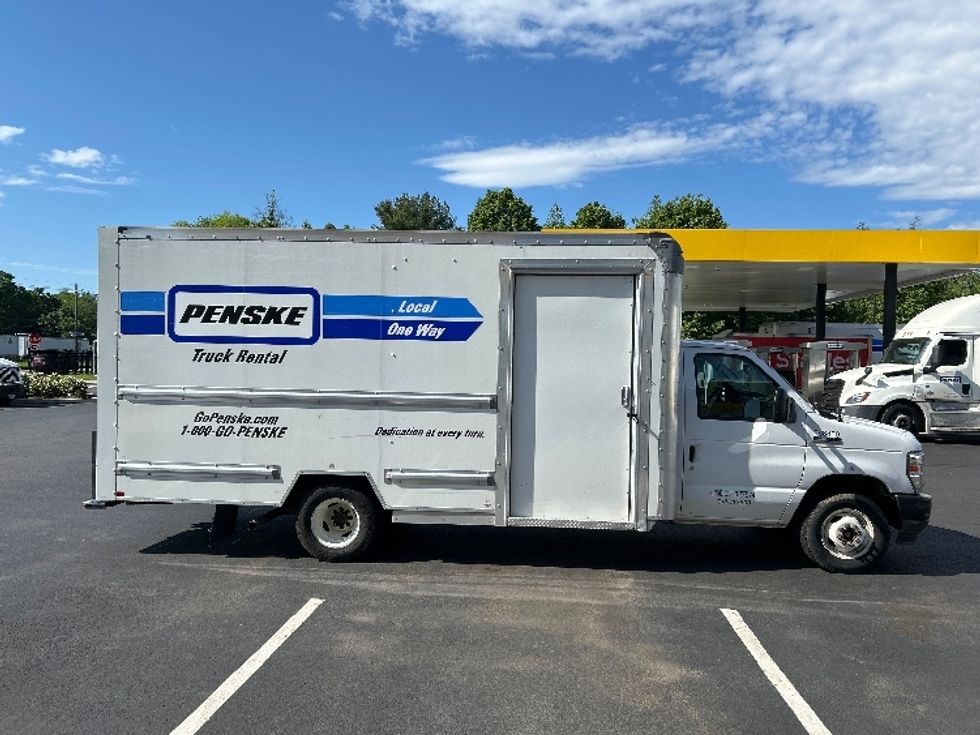 Light Duty Box Truck-Light and Medium Duty Trucks-Ford-2023-E350-Cranbury-NJ-31,464\n\t\tmiles-$ 43,000 - Image 14