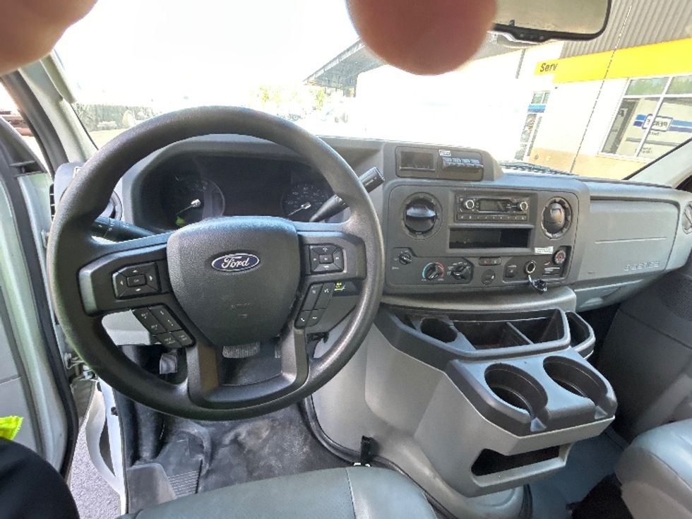 Light Duty Box Truck-Light and Medium Duty Trucks-Ford-2023-E350-Cranbury-NJ-31,464\n\t\tmiles-$ 43,000 - Image 17