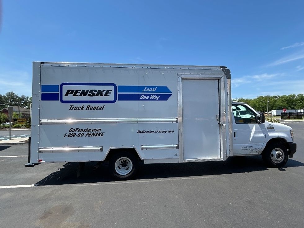 Light Duty Box Truck-Light and Medium Duty Trucks-Ford-2023-E350-Cranbury-NJ-32,396\n\t\tmiles-$ 42,750 - Image 15
