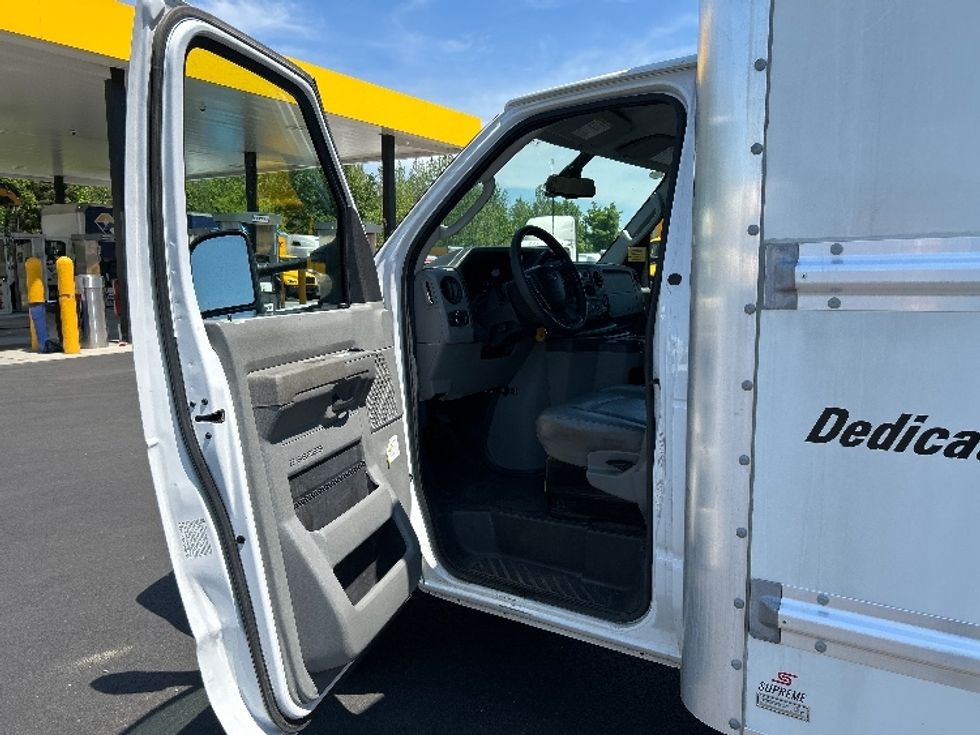 Light Duty Box Truck-Light and Medium Duty Trucks-Ford-2023-E350-Cranbury-NJ-32,396\n\t\tmiles-$ 42,750 - Image 16