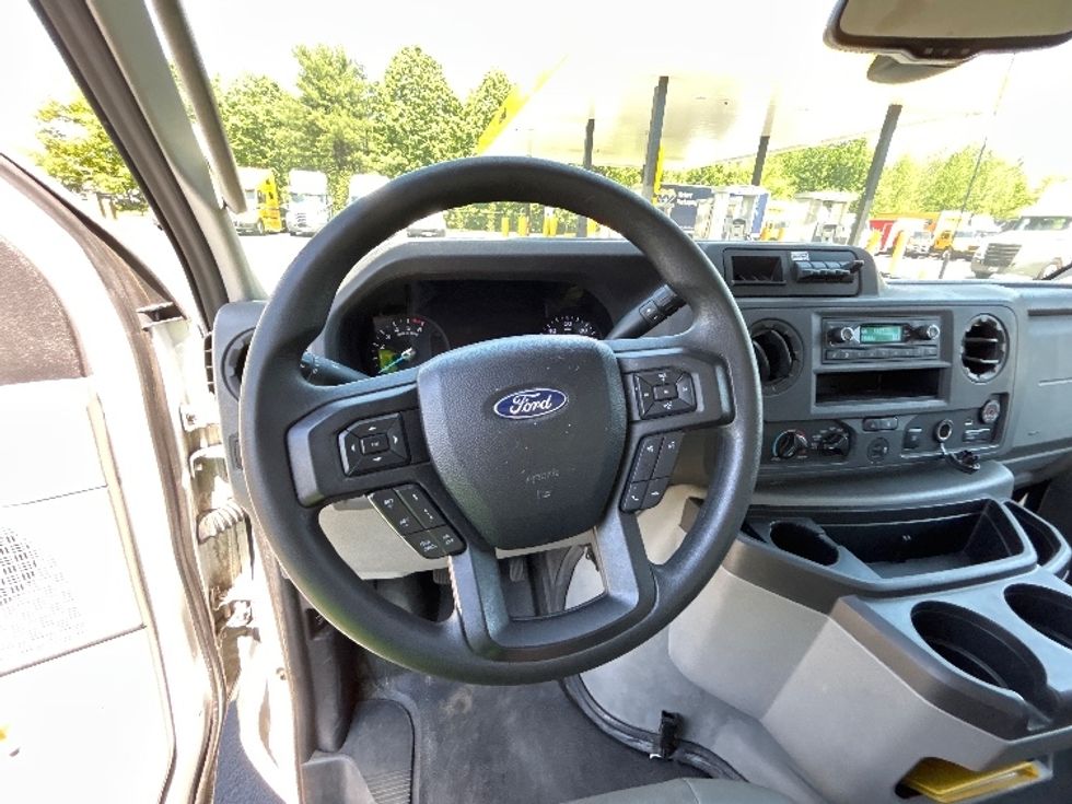 Light Duty Box Truck-Light and Medium Duty Trucks-Ford-2023-E350-Cranbury-NJ-32,396\n\t\tmiles-$ 42,750 - Image 18