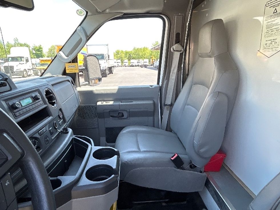 Light Duty Box Truck-Light and Medium Duty Trucks-Ford-2023-E350-Cranbury-NJ-32,396\n\t\tmiles-$ 42,750 - Image 19