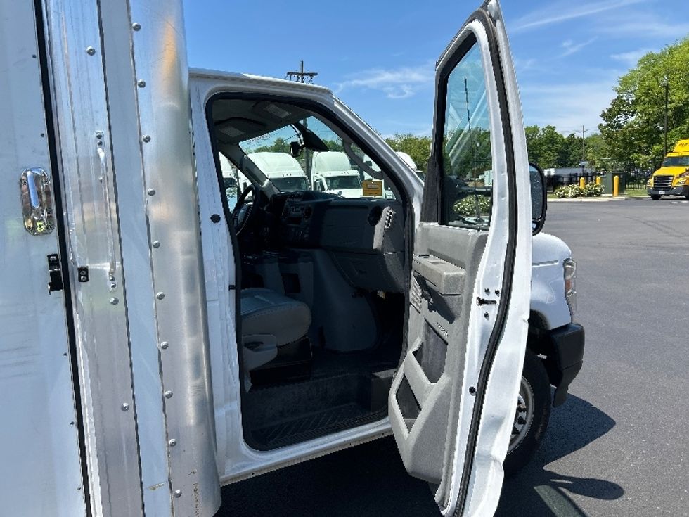 Light Duty Box Truck-Light and Medium Duty Trucks-Ford-2023-E350-Cranbury-NJ-32,396\n\t\tmiles-$ 42,750 - Image 20