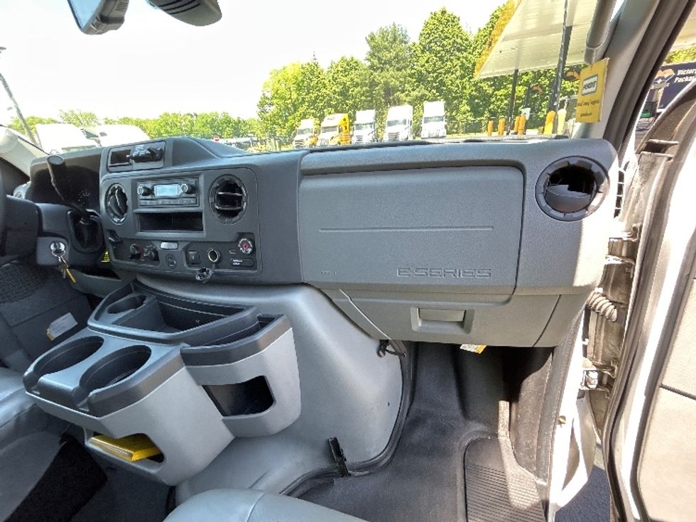 Light Duty Box Truck-Light and Medium Duty Trucks-Ford-2023-E350-Cranbury-NJ-32,396\n\t\tmiles-$ 42,750 - Image 21