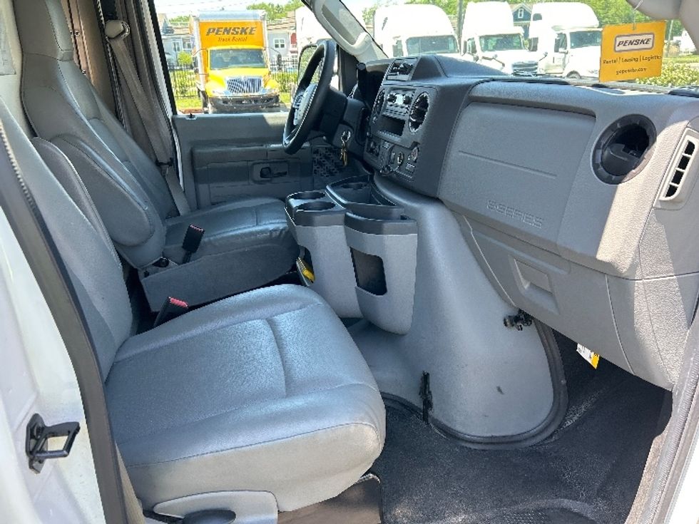 Light Duty Box Truck-Light and Medium Duty Trucks-Ford-2023-E350-Cranbury-NJ-32,396\n\t\tmiles-$ 42,750 - Image 22