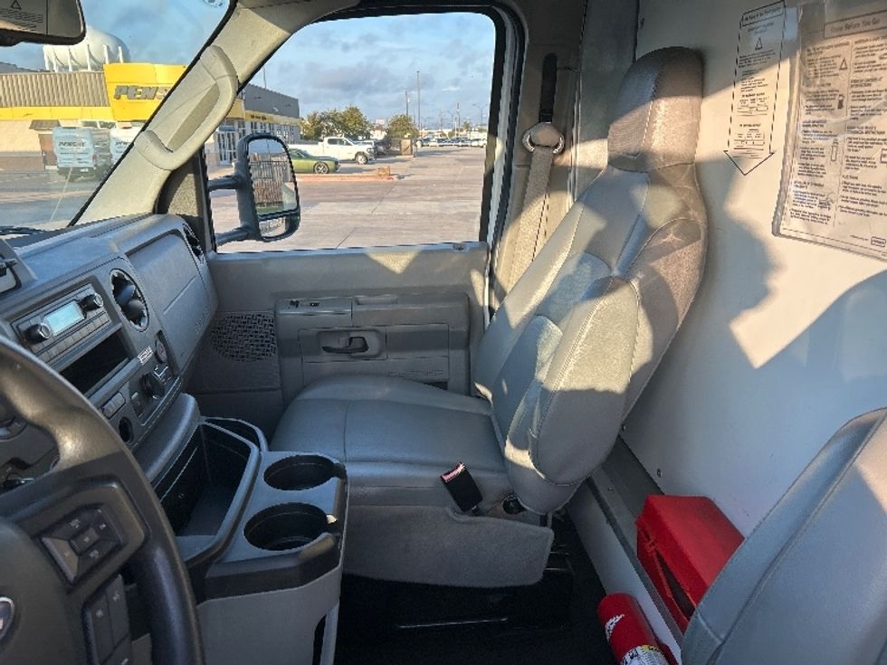 Light Duty Box Truck-Light and Medium Duty Trucks-Ford-2023-E350-Dallas-TX-106,877\n\t\tmiles-$ 31,500 - Image 18