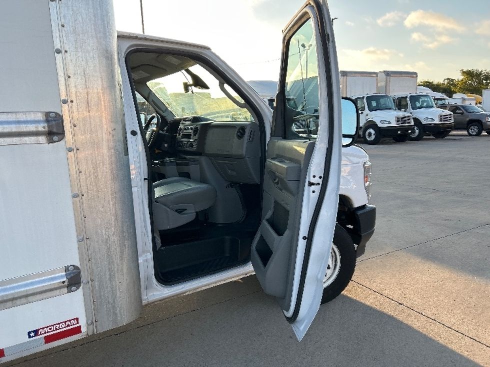 Light Duty Box Truck-Light and Medium Duty Trucks-Ford-2023-E350-Dallas-TX-106,877\n\t\tmiles-$ 31,500 - Image 19