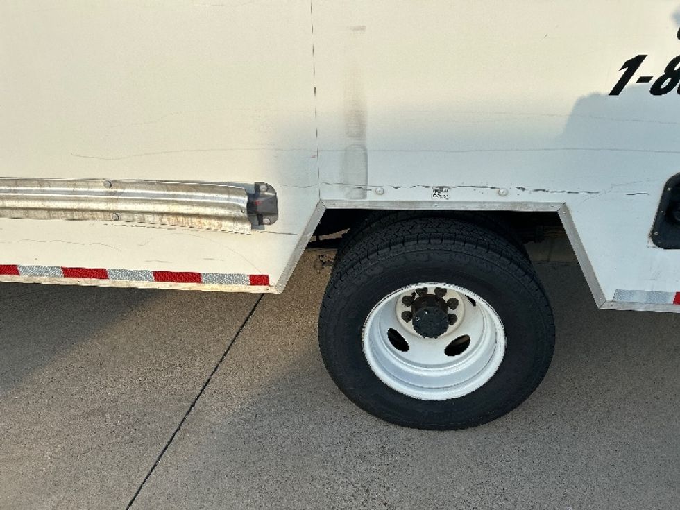 Light Duty Box Truck-Light and Medium Duty Trucks-Ford-2023-E350-Dallas-TX-106,877\n\t\tmiles-$ 31,500 - Image 24