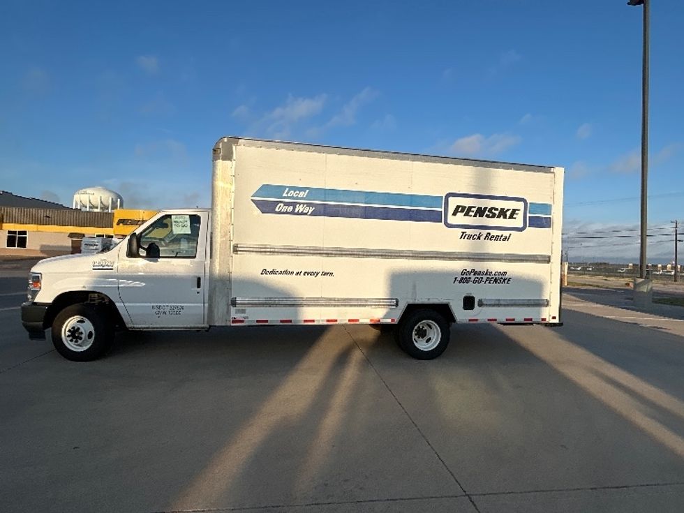 Light Duty Box Truck-Light and Medium Duty Trucks-Ford-2023-E350-Dallas-TX-106,877\n\t\tmiles-$ 31,500 - Image 4