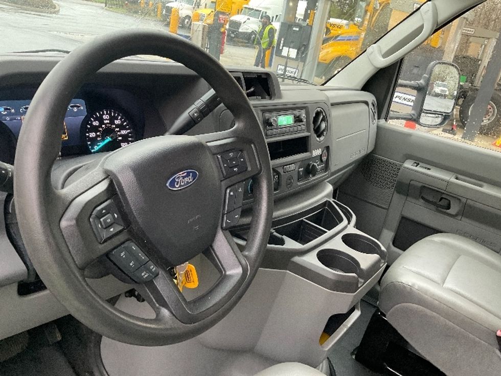 Light Duty Box Truck-Light and Medium Duty Trucks-Ford-2023-E350-Dayton-NJ-36,042\n\t\tmiles-$ 43,250 - Image 17